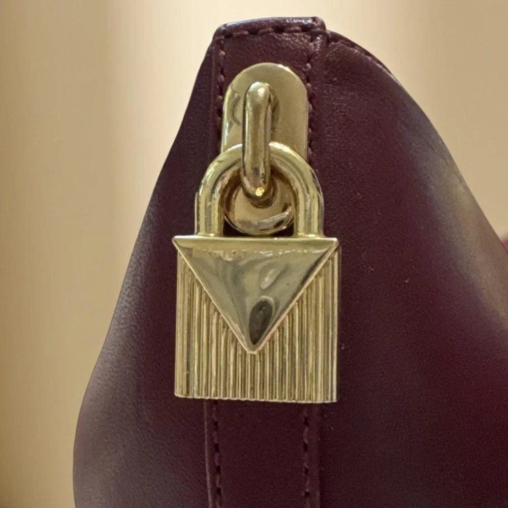 Michael Kors Genuine NWOT Antoinette Leather Pump burgundy SZ/9 Gold MK logo